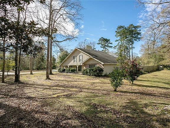 3rd image of 1035 Tanglewood Dr