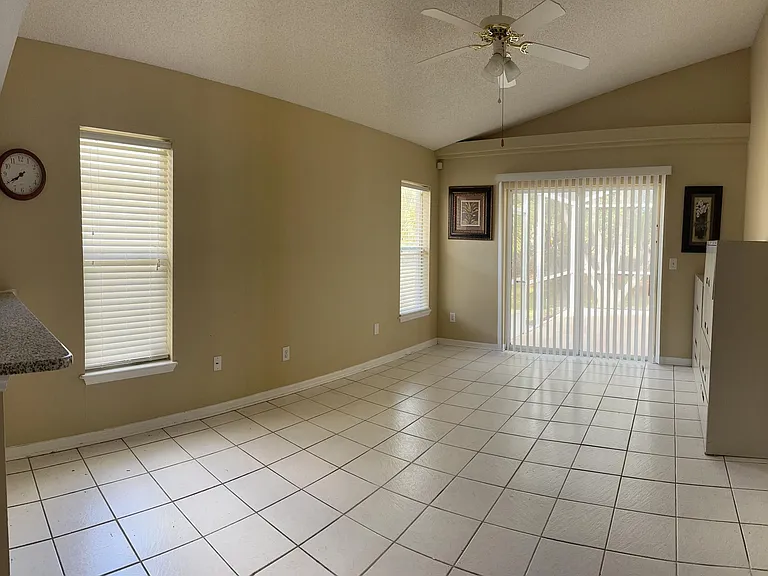 Kitchen sitting area