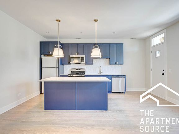 5th image of 2028 W Montrose Ave #3A