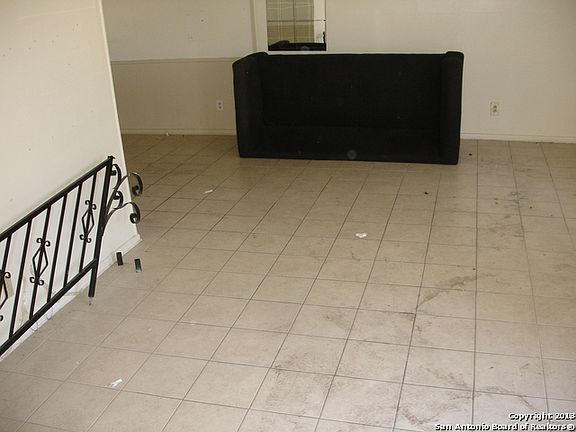 4th image of 103 E Silver Sands Dr