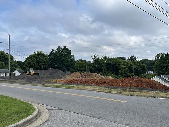 3rd image of 414 Shearon Ln