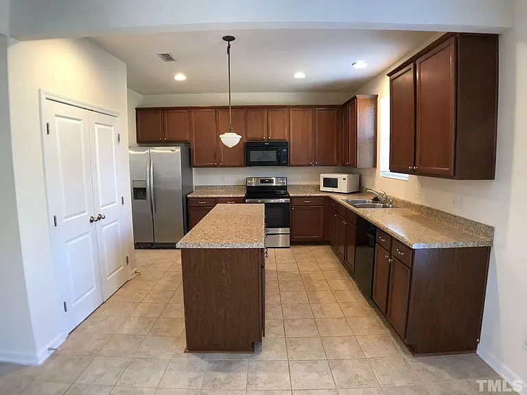 115 Glenview Ln — Photo 6