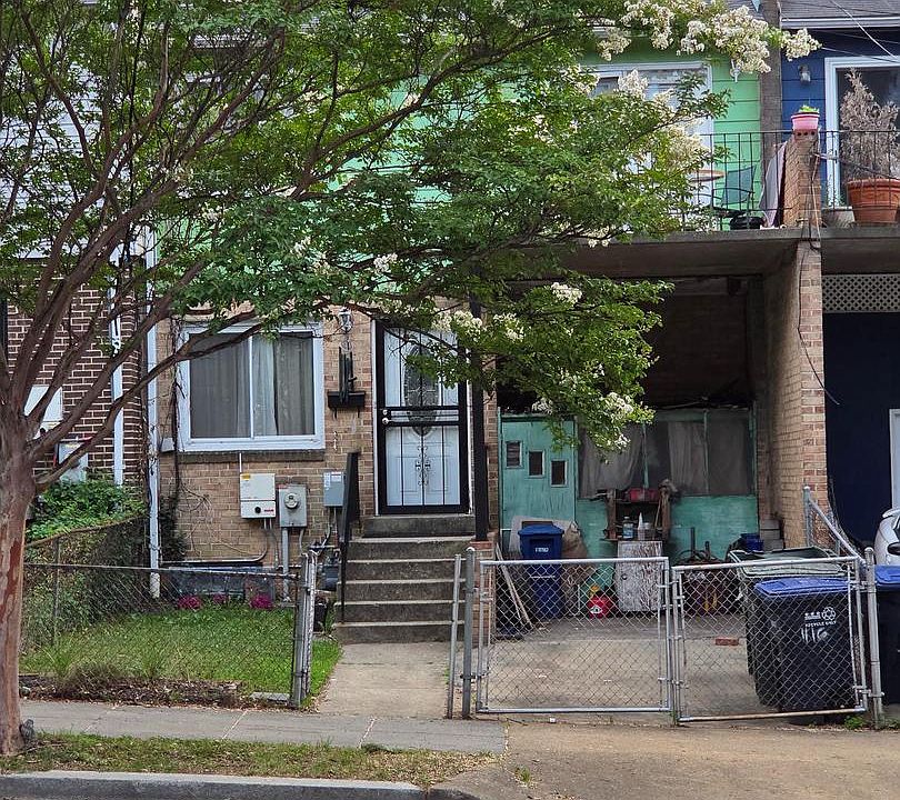 2nd image of 1116 Eastern Ave NE