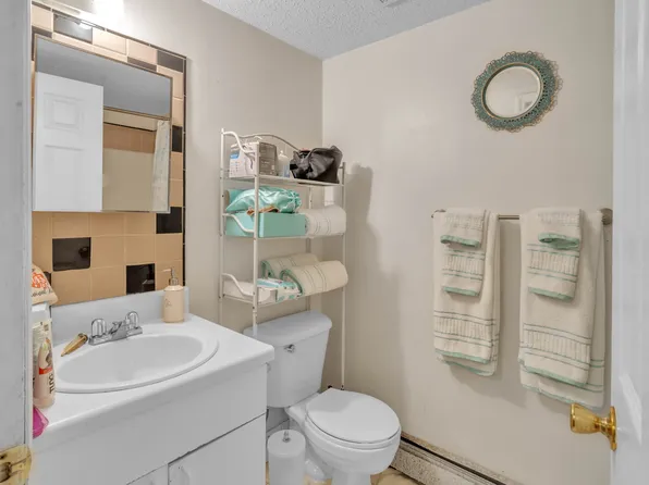 221 Macdougal Street image 10 of 18