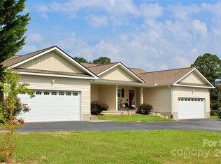 34 Duncan Rd, Flat Rock, NC 28731