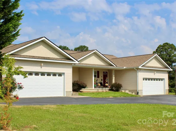 34 Duncan Rd, Flat Rock, NC 28731