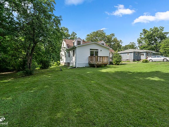 2nd image of 2103 Maple Rd