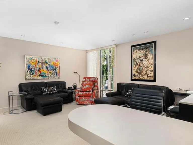 1408 Tamarisk West St — Photo 4