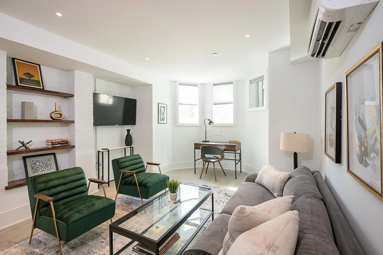 2 bed, 1.0 bath, 9687 sqft, $4,076 — Photo 2