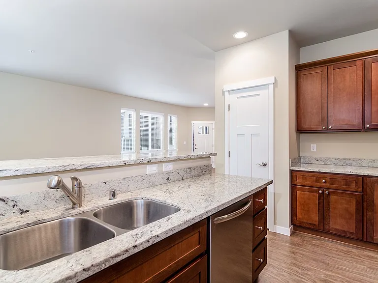 1623 Burnside Pl — Photo 3
