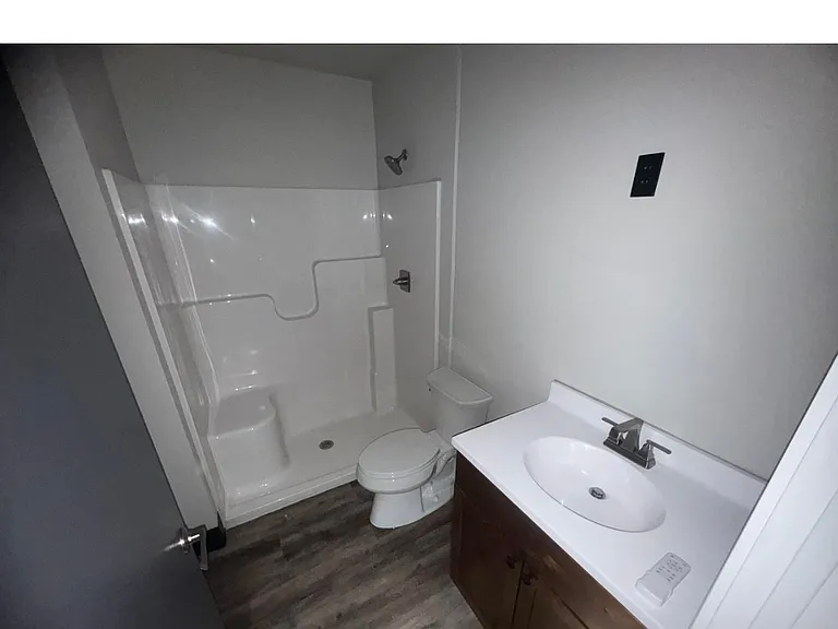824 8th St #11 — Photo 3