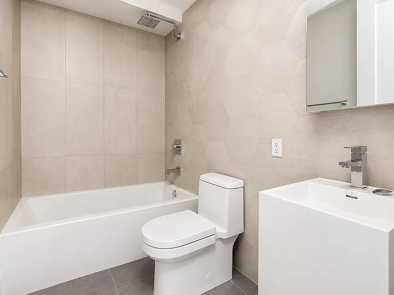 28 Starr St #2B — Photo 5