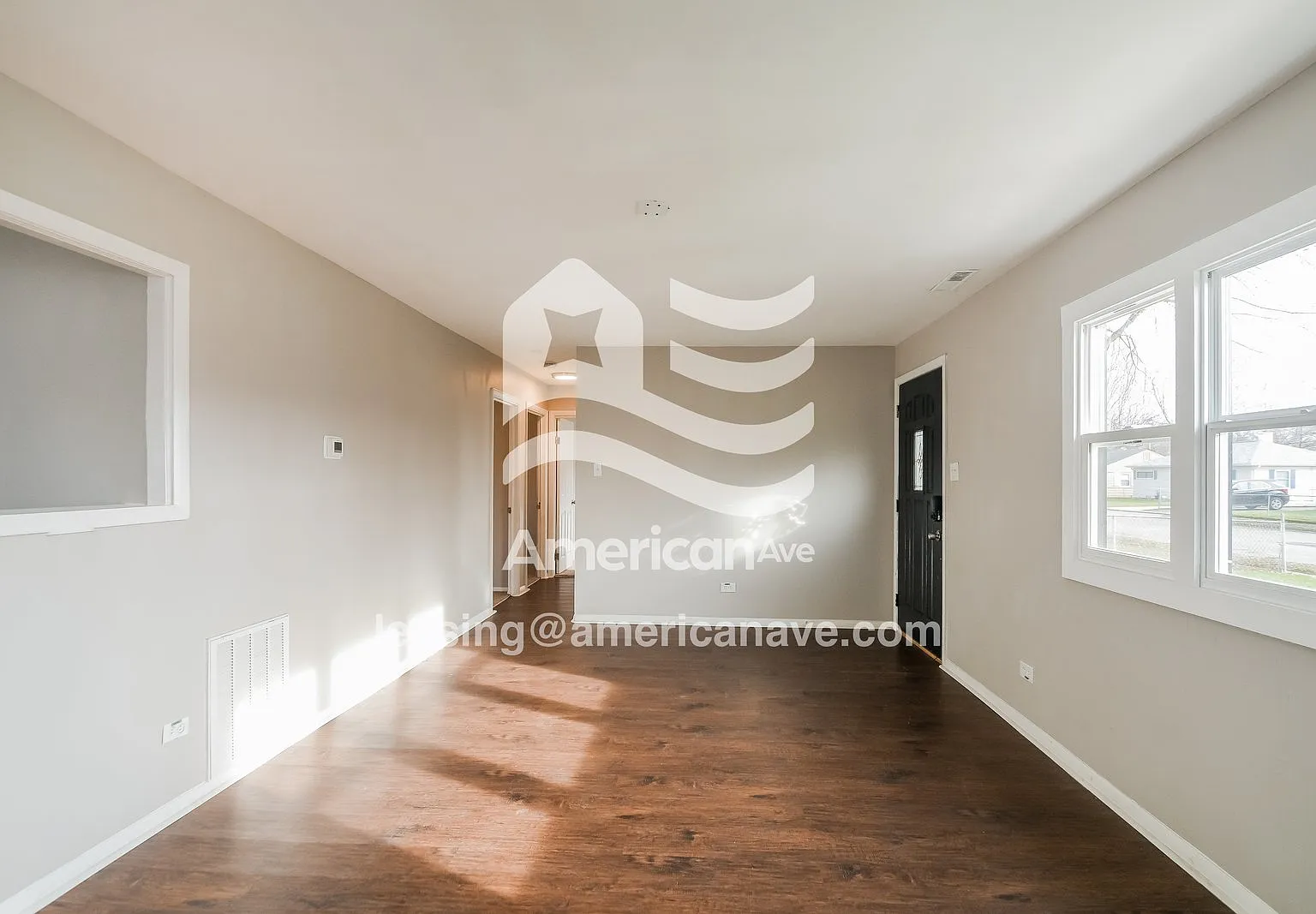 3 bed, 1.0 bath, 915 sqft, $1,408 — Photo 3