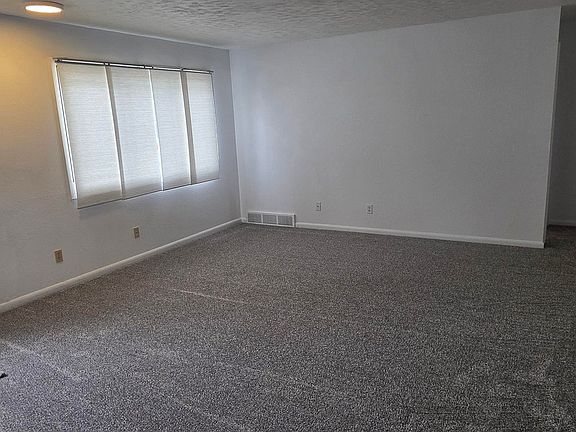 3rd image of 15 Circle Dr
