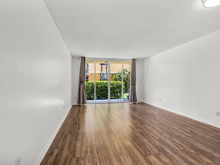 1341 SE 3rd Ave #112 — Photo 3
