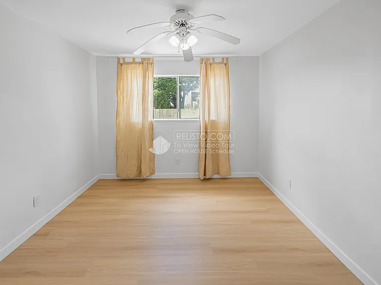 369 S 20th St — Photo 9