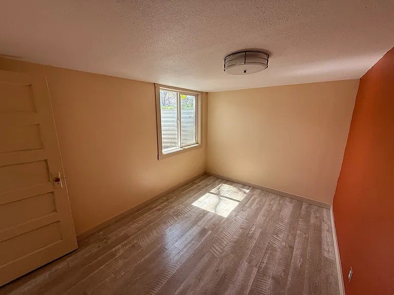 1402 W Lemp St — Photo 36