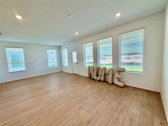 3rd image of 4443 Vibernum Ave