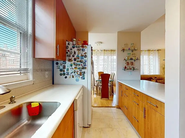 155 Oceana Drive East image 15 of 31