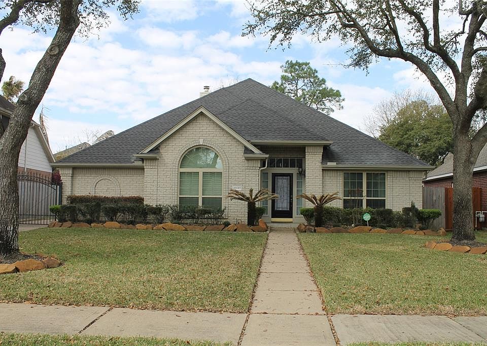1st image of 10723 N Belmont Ct