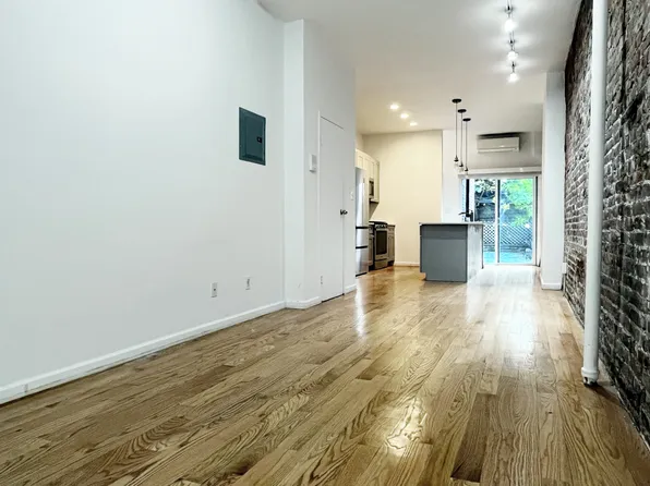 411 Manhattan Avenue image 3 of 9