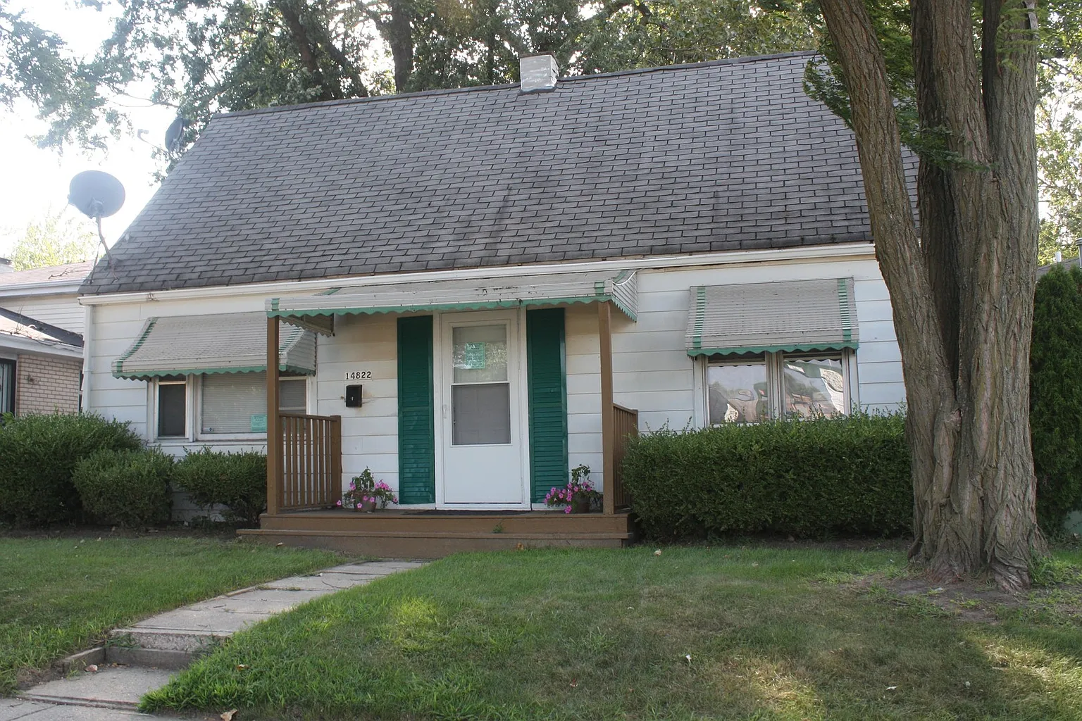 14822 Dorchester Ave photo 1