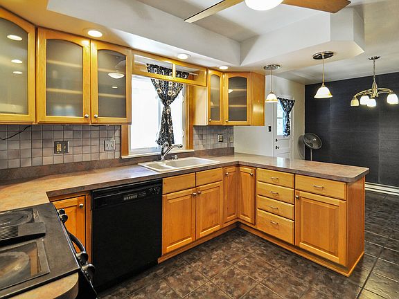 2nd image of 4700 W 98th Pl