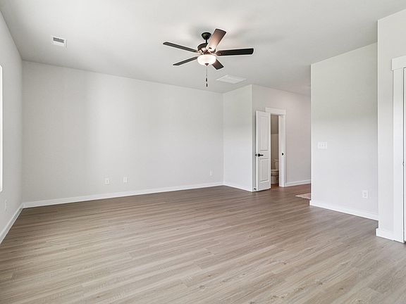 4th image of 102 Sundew Rd