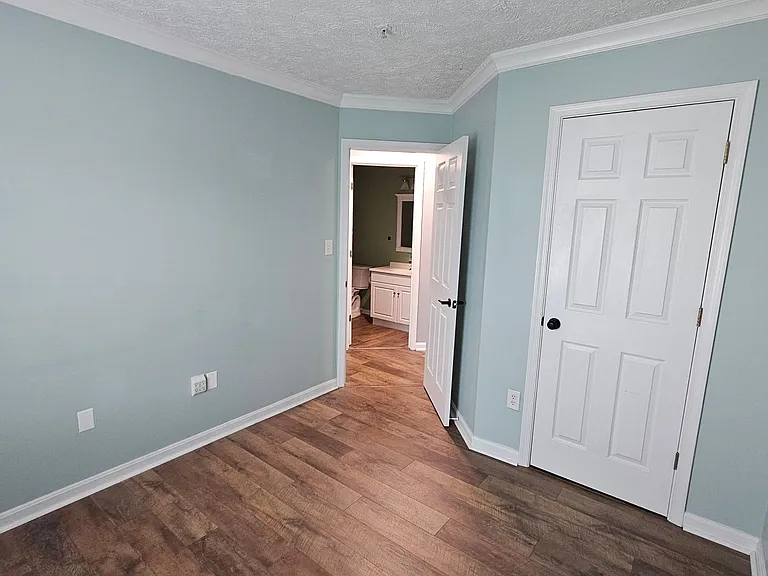 20140 Daniels Cir — Photo 21