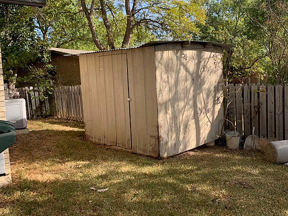 4th image of 708 Skylane Dr N