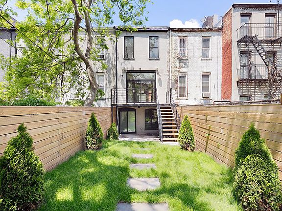 2nd image of 72A Somers St APT 2