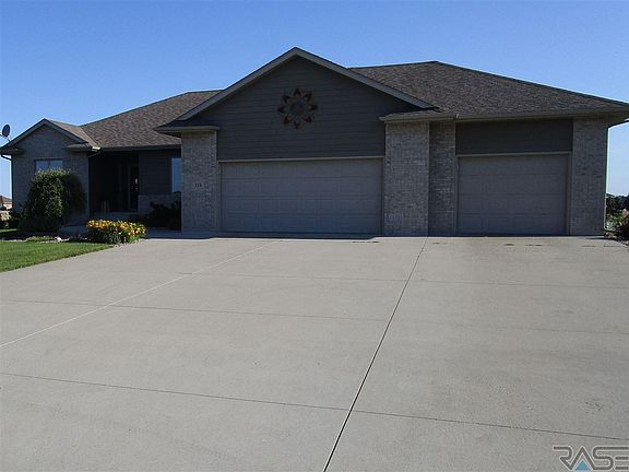 3rd image of 114 Linden Dr