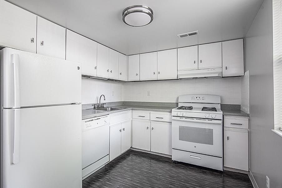 1st image of 7820 Lexington Ave #Eef9ee529