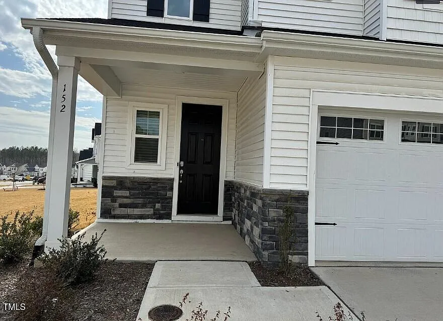 4 bed, 3.0 bath, 2608 sqft, $2,290 — Photo 2