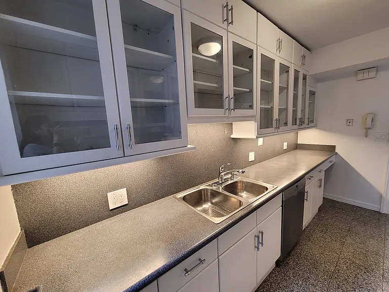 40 Central Park S #16D — Photo 10