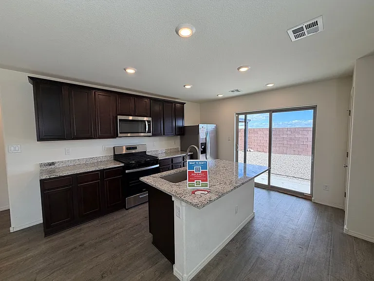 3820 Hernandez St SW — Photo 9