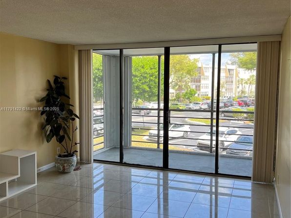 20400 W Country Club Dr APT 217