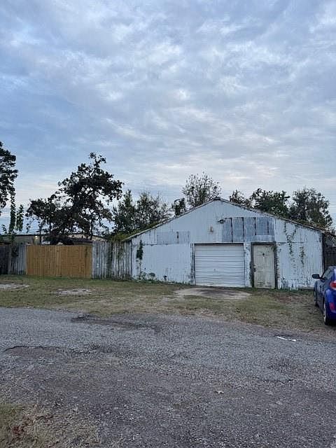 1st image of 611 Northwood Dr