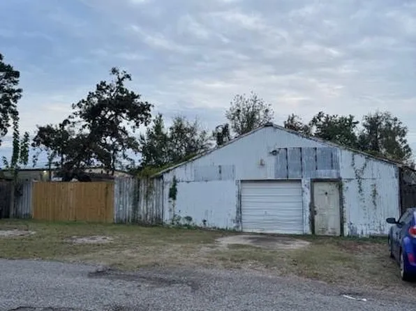 611 Northwood Dr, Conroe, TX 77303