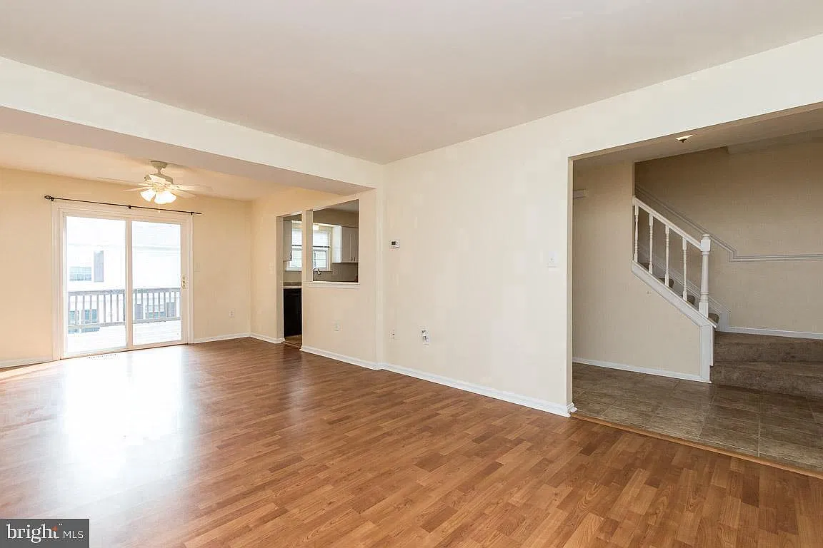 3 bed, 2.5 bath, 1406 sqft, $2,500 — Photo 3