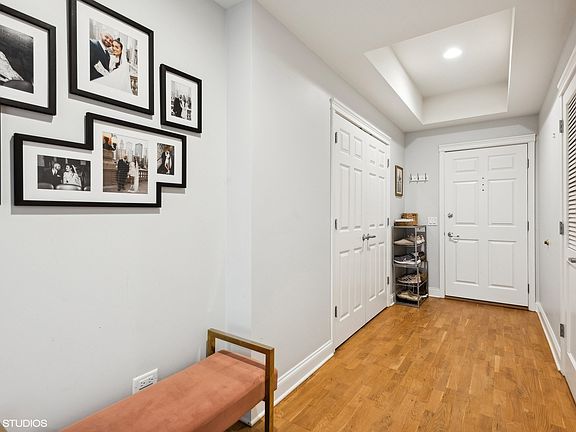 5th image of 2310 W Saint Paul Ave APT 503