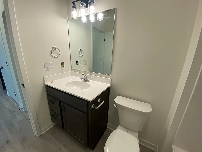2212 W Stewart Ave #6 — Photo 14