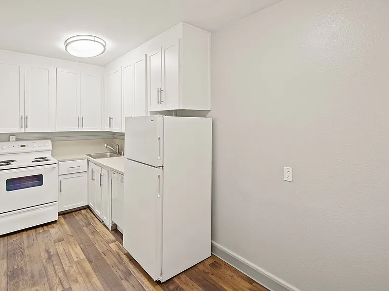 Cornelius Apartments — Photo 10
