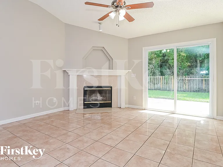4576 Antler Hill Dr E — Photo 5