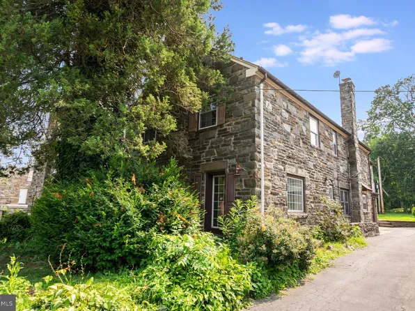 2404 Golf Rd, Philadelphia, PA 19131