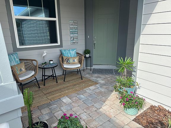 Welcome to the beach! Close to coveted Amelia Island and FERNANDINA BEACH!