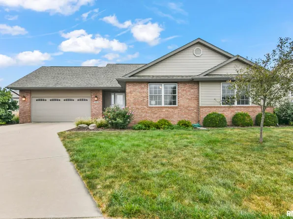 1813 Russell Ln, Chatham, IL 62629