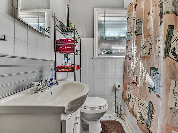 5th image of 4002 Maine Ave NW