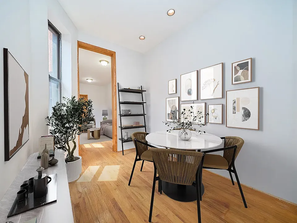 501 1/2 W 43rd St #5E