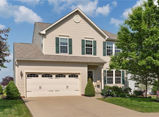 111 Village Cir, Oakdale, PA 15071